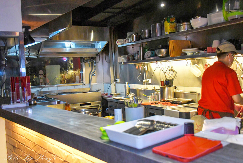 平價也能吃到炭火直烤的《A5和牛臀心8盎司》牛排（當日壽星享六折） -