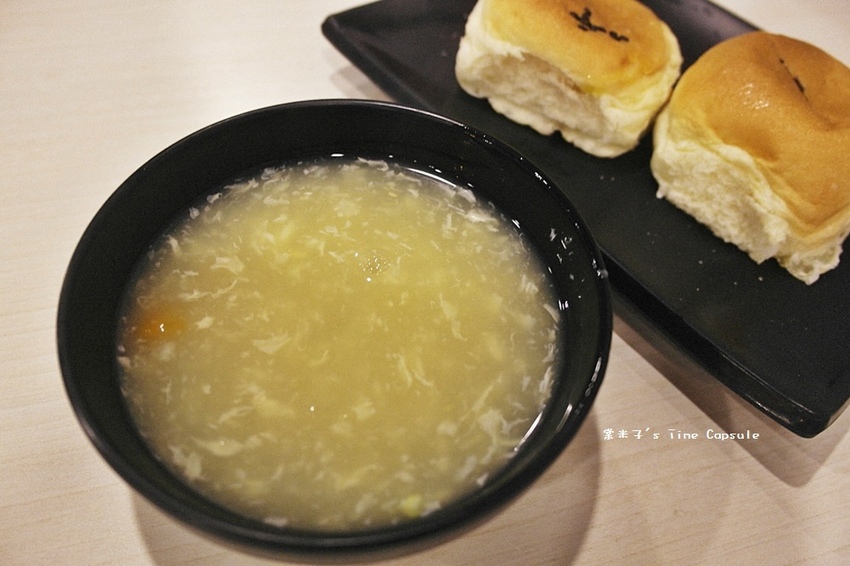 魔力牛牛排館-台南平價牛排，肉份量多，還可免費加麵!!物超所值!(台南安中店)