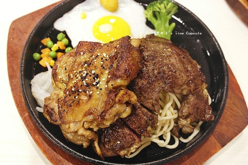 魔力牛牛排館-台南平價牛排，肉份量多，還可免費加麵!!物超所值!(台南安中店)