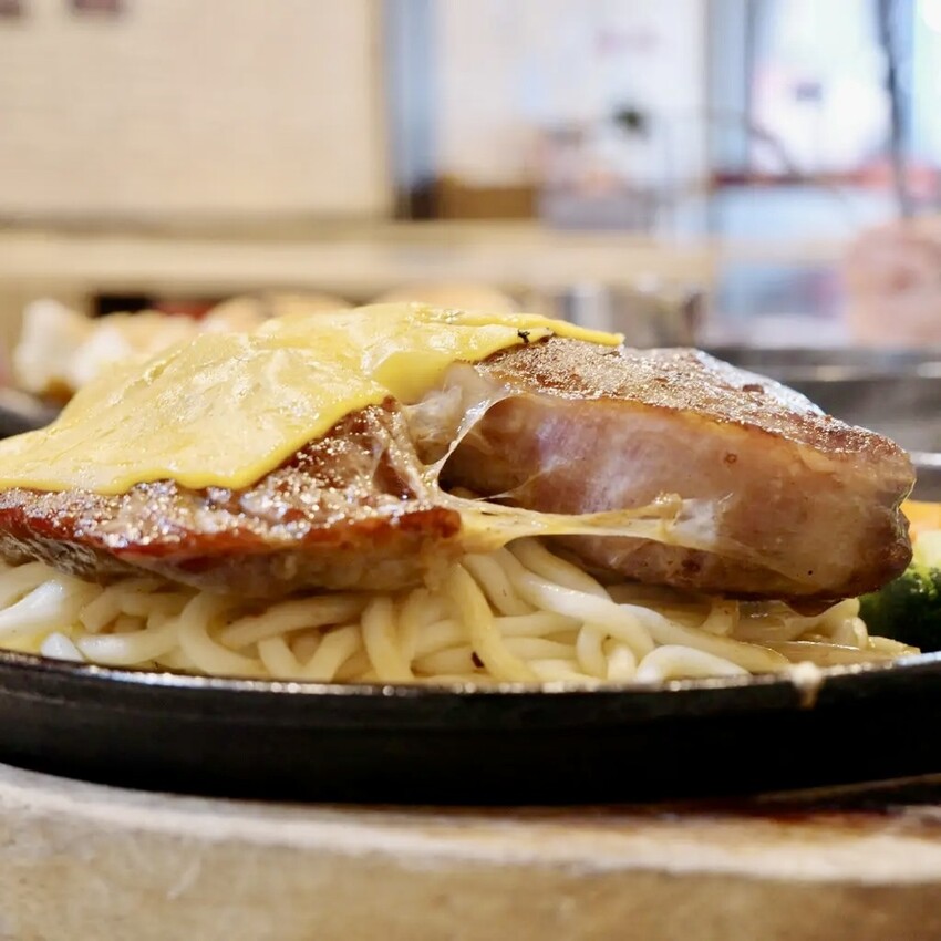 【台南平價牛排】魔力牛｜平價牛排吃起來也能很有水準！豬排表現