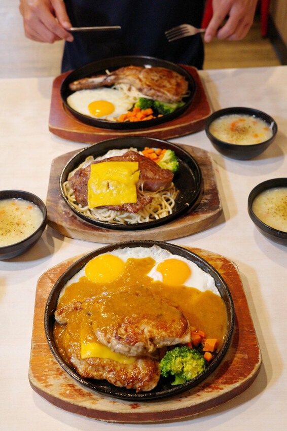 【台南平價牛排】魔力牛｜平價牛排吃起來也能很有水準！豬排表現