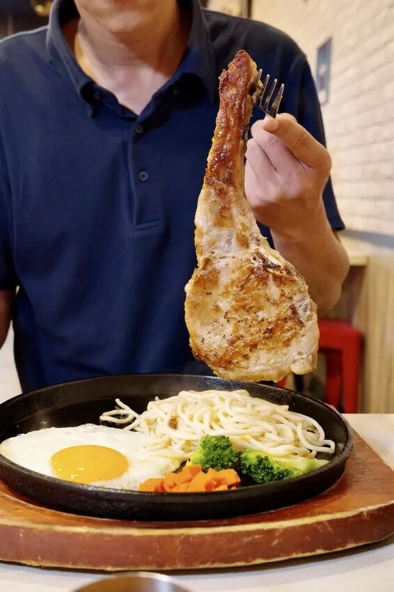 【台南平價牛排】魔力牛｜平價牛排吃起來也能很有水準！豬排表現