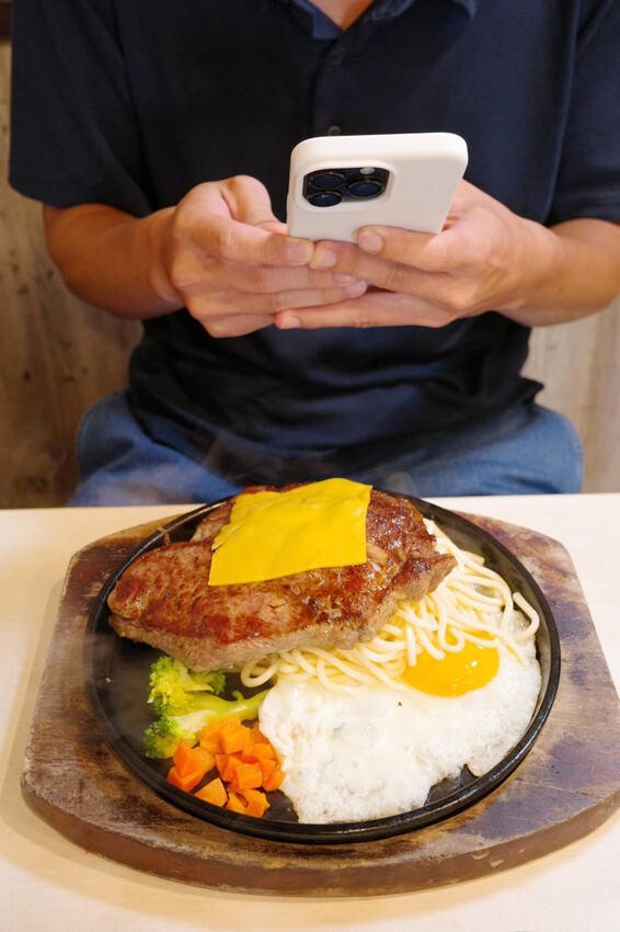 【台南平價牛排】魔力牛｜平價牛排吃起來也能很有水準！豬排表現