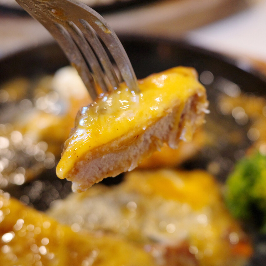 【台南平價牛排】魔力牛｜平價牛排吃起來也能很有水準！豬排表現