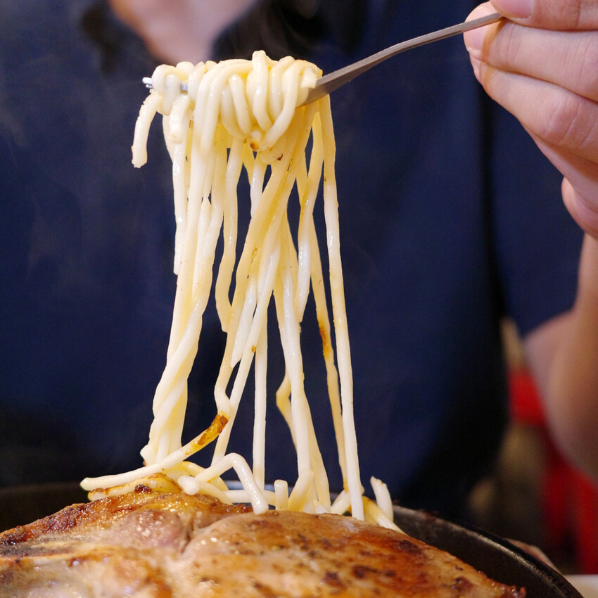 【台南平價牛排】魔力牛｜平價牛排吃起來也能很有水準！豬排表現