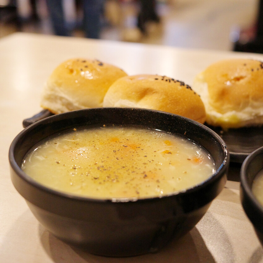 【台南平價牛排】魔力牛｜平價牛排吃起來也能很有水準！豬排表現