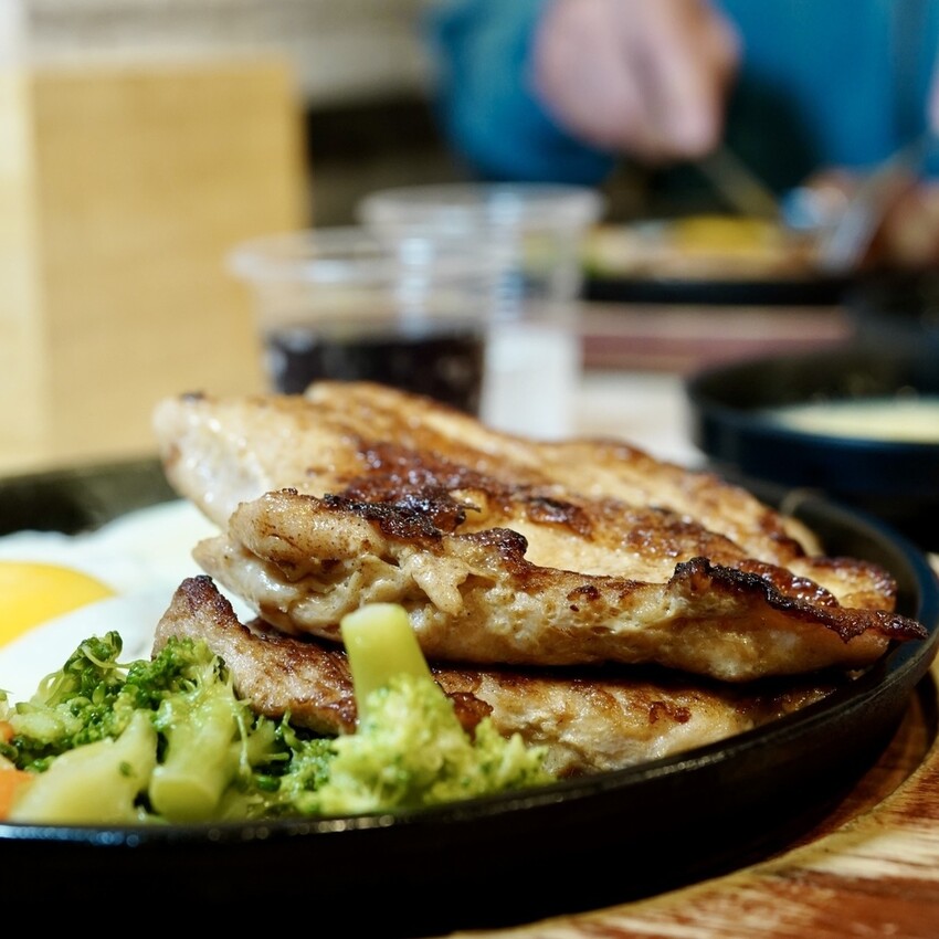 【台南安南區平價牛排推薦】魔力牛平價牛排｜雙拼270起，海陸