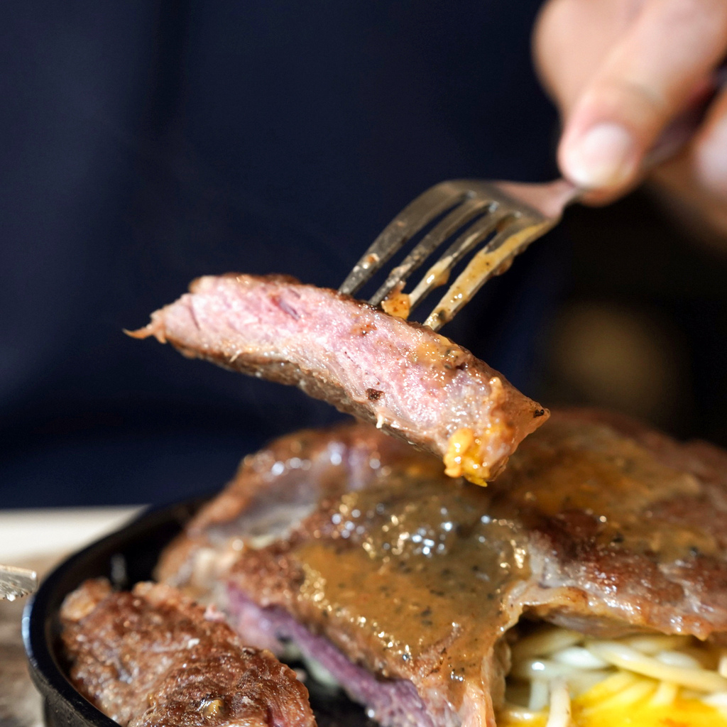 【台南平價牛排】魔力牛牛排館│雙拼大滿足！份量大選擇多超有C