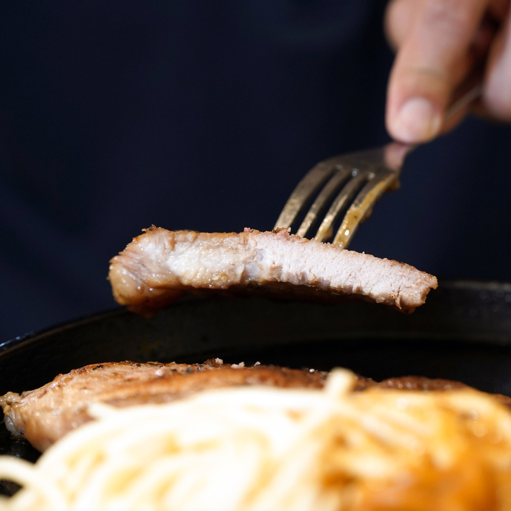 【台南平價牛排】魔力牛牛排館│雙拼大滿足！份量大選擇多超有C