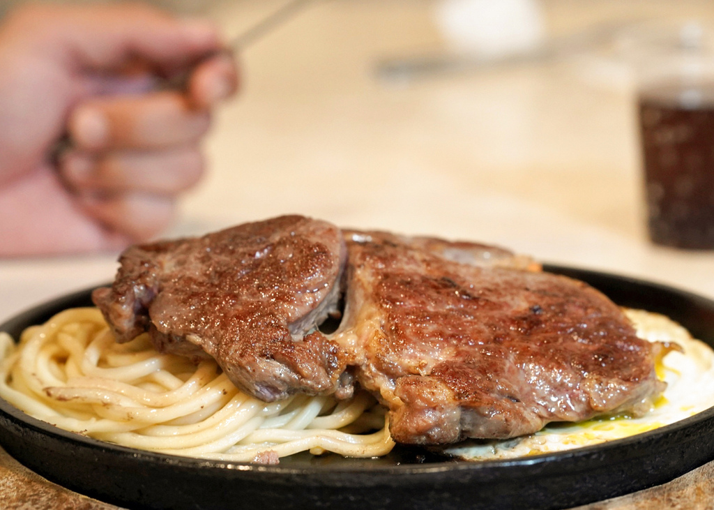 【台南平價牛排】魔力牛牛排館│雙拼大滿足！份量大選擇多超有C