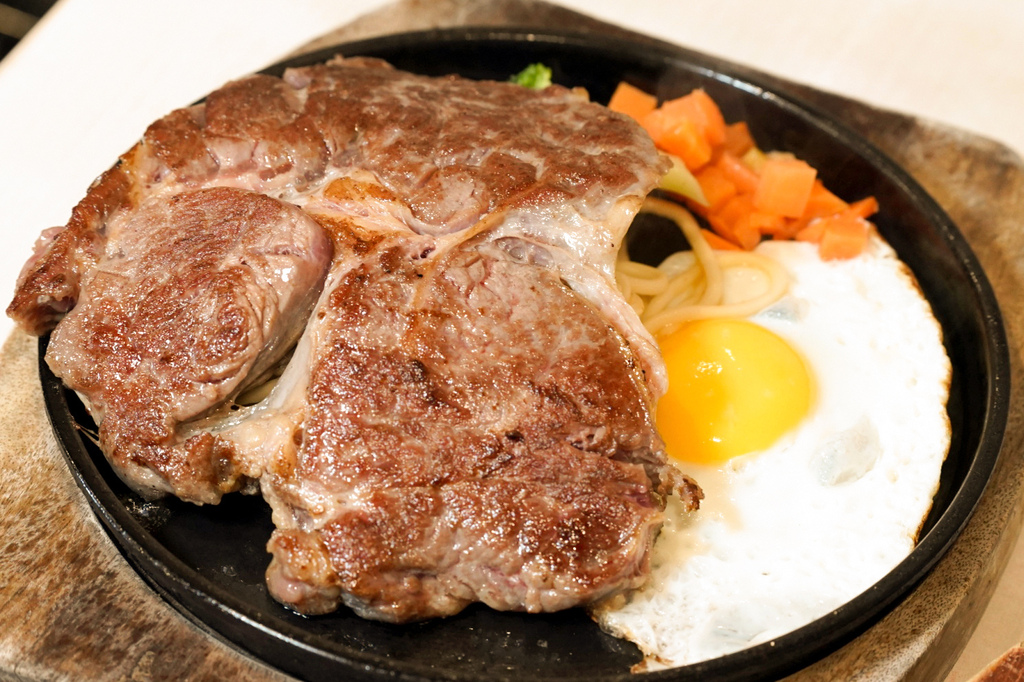 【台南平價牛排】魔力牛牛排館│雙拼大滿足！份量大選擇多超有C