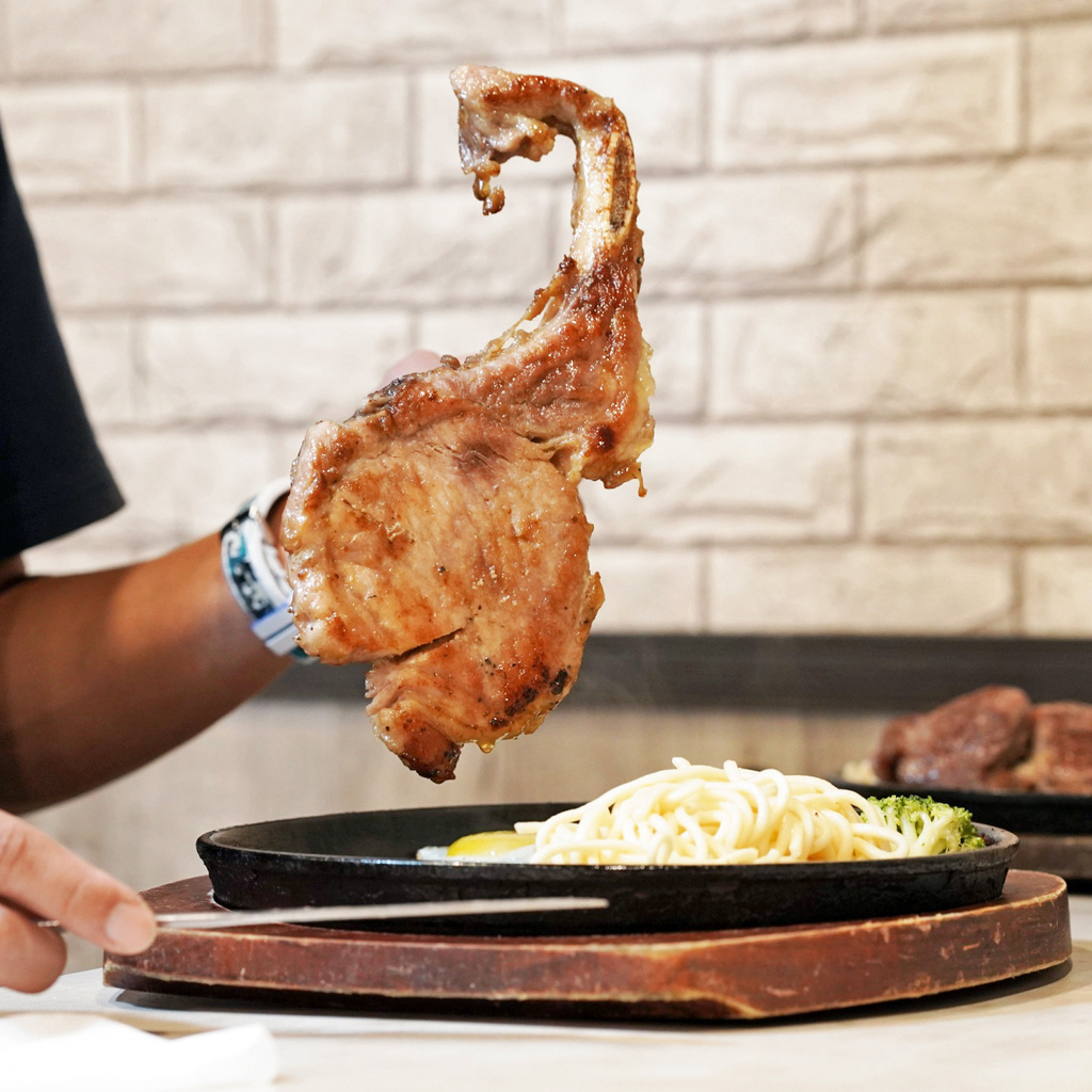 【台南平價牛排】魔力牛牛排館│雙拼大滿足！份量大選擇多超有C