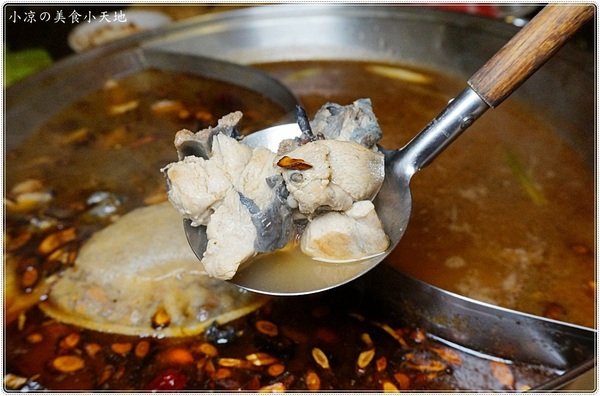 新家香 沙茶火鍋城：新家香沙茶火鍋城║食尚玩家推薦，燒酒烏骨雞、燒酒大草蝦，火鍋、串燒一次滿足(還有個人鍋唷)