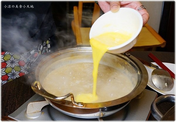 新家香 沙茶火鍋城：新家香沙茶火鍋城║食尚玩家推薦，燒酒烏骨雞、燒酒大草蝦，火鍋、串燒一次滿足(還有個人鍋唷)