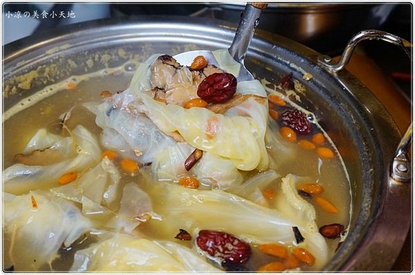 新家香 沙茶火鍋城：新家香沙茶火鍋城║食尚玩家推薦，燒酒烏骨雞、燒酒大草蝦，火鍋、串燒一次滿足(還有個人鍋唷)