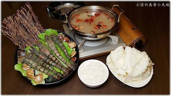 新家香 沙茶火鍋城：新家香沙茶火鍋城║食尚玩家推薦，燒酒烏骨雞、燒酒大草蝦，火鍋、串燒一次滿足(還有個人鍋唷)