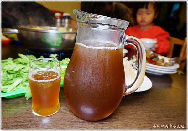 新家香 沙茶火鍋城：新家香沙茶火鍋城║食尚玩家推薦，燒酒烏骨雞、燒酒大草蝦，火鍋、串燒一次滿足(還有個人鍋唷)