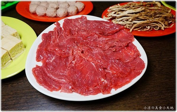 新家香 沙茶火鍋城：新家香沙茶火鍋城║食尚玩家推薦，燒酒烏骨雞、燒酒大草蝦，火鍋、串燒一次滿足(還有個人鍋唷)