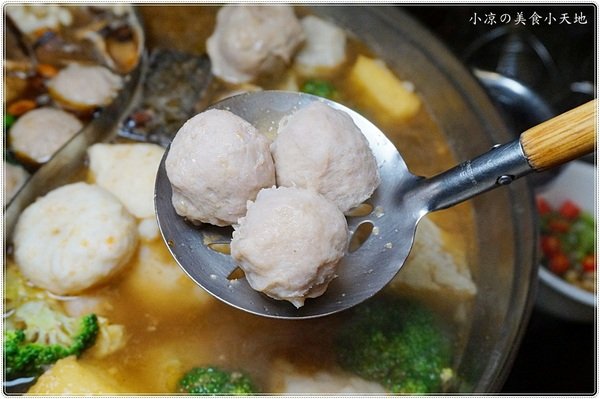 新家香 沙茶火鍋城：新家香沙茶火鍋城║食尚玩家推薦，燒酒烏骨雞、燒酒大草蝦，火鍋、串燒一次滿足(還有個人鍋唷)