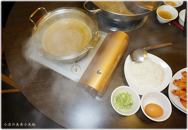 新家香 沙茶火鍋城：新家香沙茶火鍋城║食尚玩家推薦，燒酒烏骨雞、燒酒大草蝦，火鍋、串燒一次滿足(還有個人鍋唷)