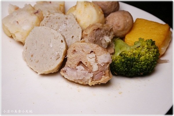 新家香 沙茶火鍋城：新家香沙茶火鍋城║食尚玩家推薦，燒酒烏骨雞、燒酒大草蝦，火鍋、串燒一次滿足(還有個人鍋唷)