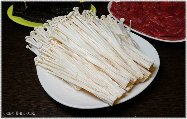 新家香 沙茶火鍋城：新家香沙茶火鍋城║食尚玩家推薦，燒酒烏骨雞、燒酒大草蝦，火鍋、串燒一次滿足(還有個人鍋唷)