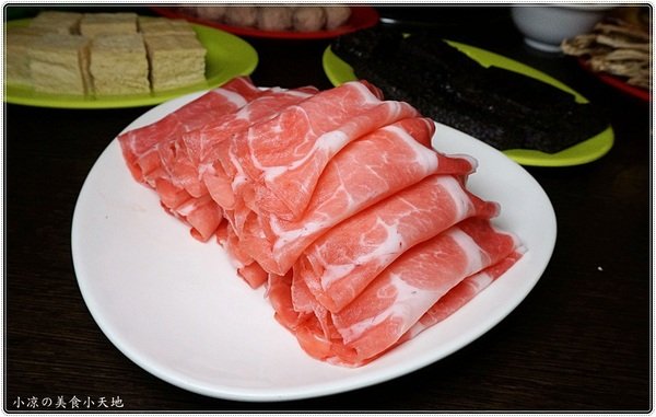 新家香 沙茶火鍋城：新家香沙茶火鍋城║食尚玩家推薦，燒酒烏骨雞、燒酒大草蝦，火鍋、串燒一次滿足(還有個人鍋唷)