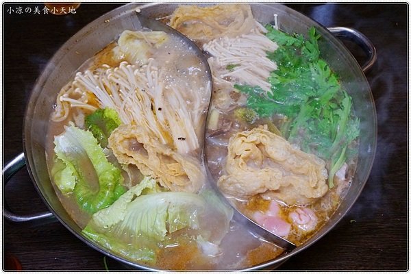 新家香 沙茶火鍋城：新家香沙茶火鍋城║食尚玩家推薦，燒酒烏骨雞、燒酒大草蝦，火鍋、串燒一次滿足(還有個人鍋唷)