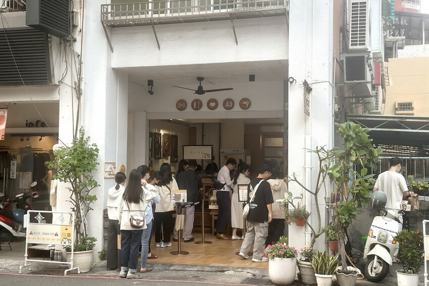 高雄苓雅｜心目中第一名泡芙！超人氣現點現做、酥脆外殼、豆乳內