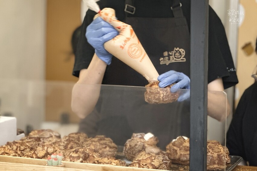 高雄苓雅｜心目中第一名泡芙！超人氣現點現做、酥脆外殼、豆乳內