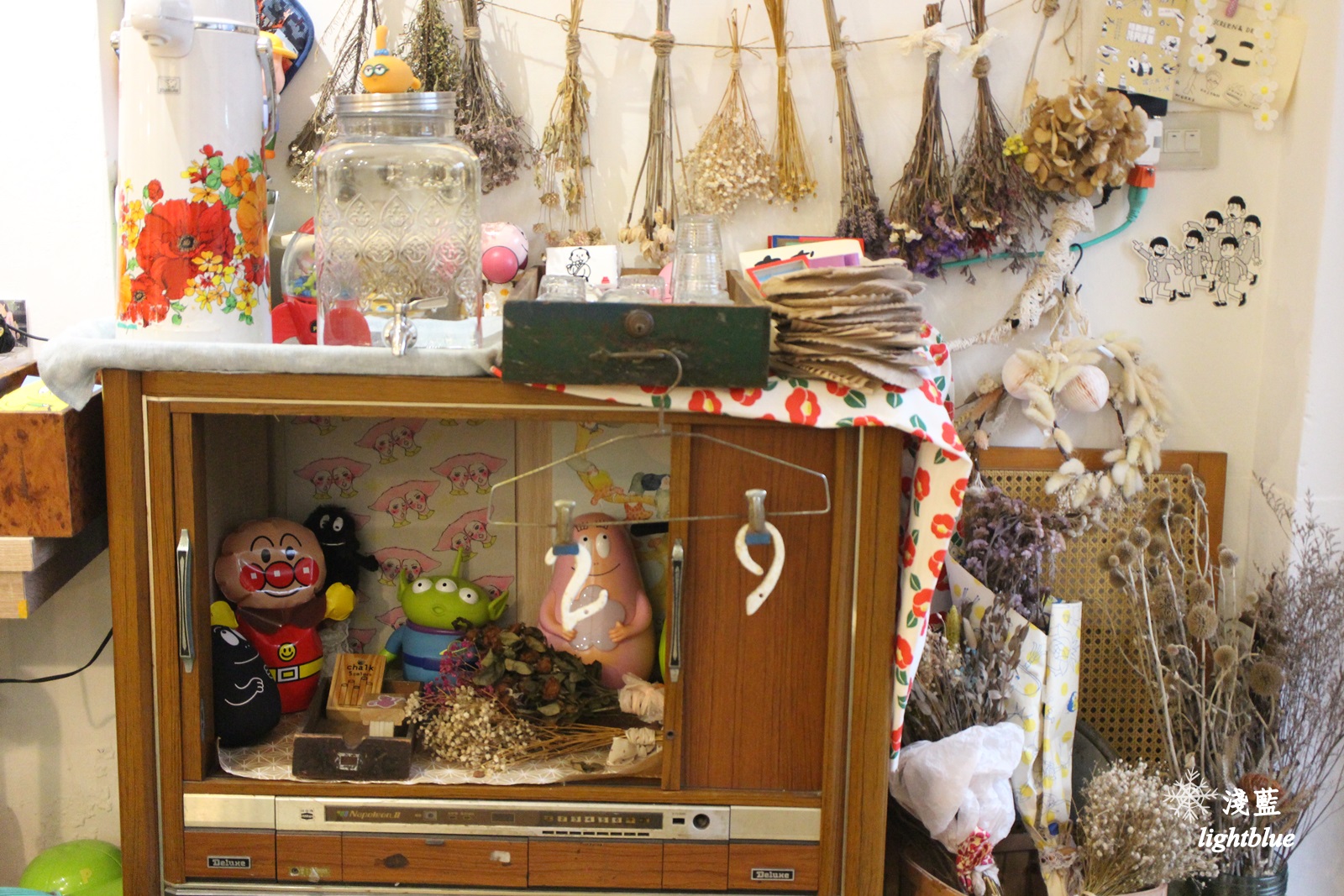 宜蘭美食:淺藍 × 小亀有 kaki gori~抹茶甜品便宜又好吃,店內復古小物與乾燥花超好拍