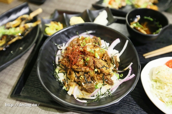 惠美須炸牛排專門店：【台南美食】惠美須炸牛排專門店：獨家販售！先炸後烤好醋V，一片牛排給你兩種口感享受