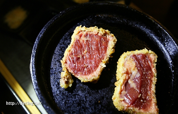 惠美須炸牛排專門店：【台南美食】惠美須炸牛排專門店：獨家販售！先炸後烤好醋V，一片牛排給你兩種口感享受