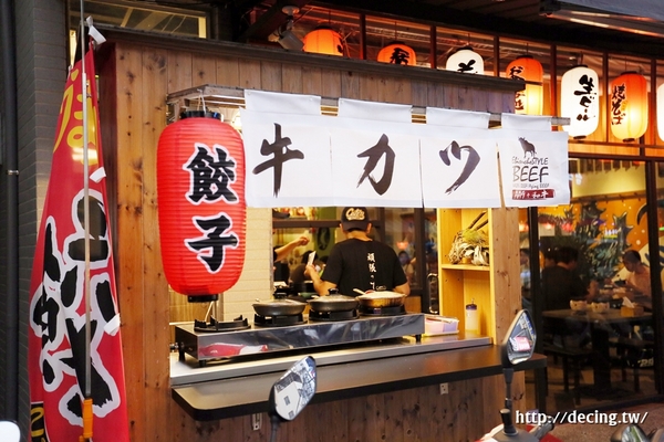 惠美須炸牛排專門店：【台南美食】惠美須炸牛排專門店：獨家販售！先炸後烤好醋V，一片牛排給你兩種口感享受