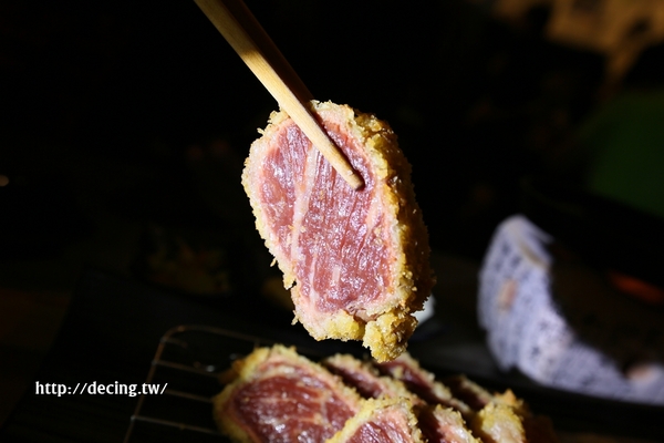 惠美須炸牛排專門店：【台南美食】惠美須炸牛排專門店：獨家販售！先炸後烤好醋V，一片牛排給你兩種口感享受