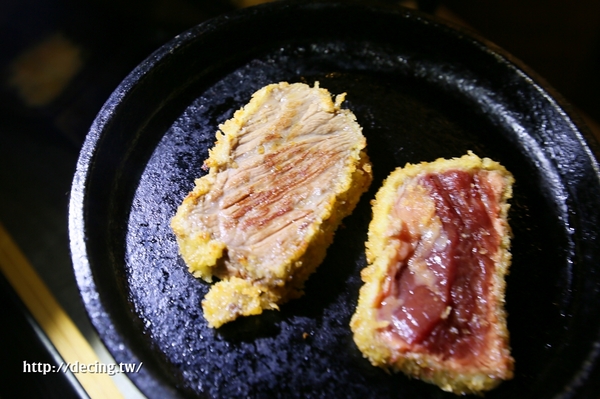 惠美須炸牛排專門店：【台南美食】惠美須炸牛排專門店：獨家販售！先炸後烤好醋V，一片牛排給你兩種口感享受