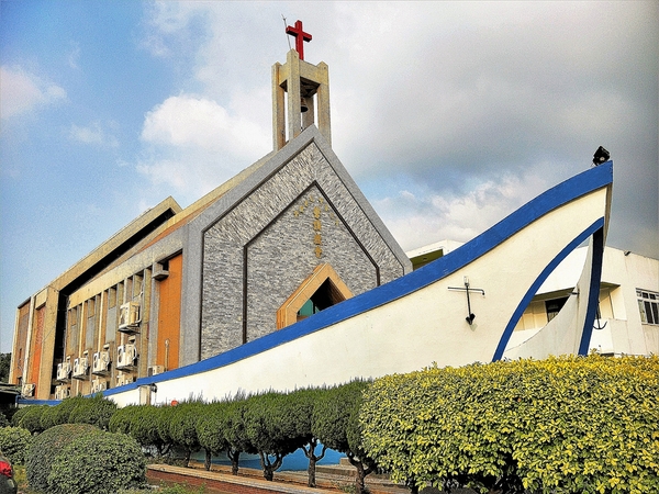 磐頂教會:【台中龍井景點】磐頂教會~線條優美船身設計,航出諾雅方舟意境