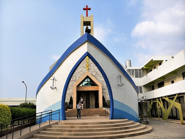 磐頂教會:【台中龍井景點】磐頂教會~線條優美船身設計,航出諾雅方舟意境