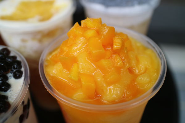 鬼茶森林台南大成店新鮮芒果現打