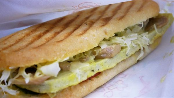 【台南市-南區】豆渣不渣的『豆渣麵包』及專屬的『客製化蛋糕』~一次購買雙重享受的『挖蛋糕分享盒』,都在【觀光城39號】唷٩(๑^ 3 ^๑)۶