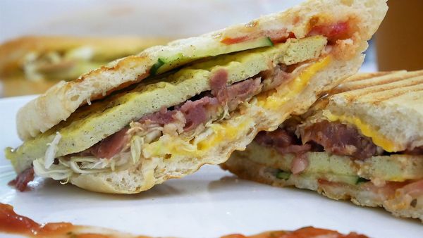 【台南市-南區】豆渣不渣的『豆渣麵包』及專屬的『客製化蛋糕』~一次購買雙重享受的『挖蛋糕分享盒』,都在【觀光城39號】唷٩(๑^ 3 ^๑)۶