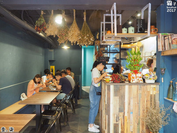 壹柒手作早午餐的日常:壹柒手作早午餐,一中街內乾燥花風格店~