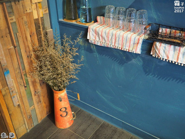 壹柒手作早午餐的日常:壹柒手作早午餐,一中街內乾燥花風格店~