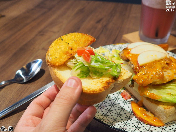 壹柒手作早午餐的日常:壹柒手作早午餐,一中街內乾燥花風格店~