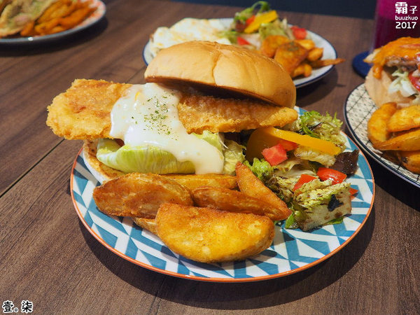 壹柒手作早午餐的日常:壹柒手作早午餐,一中街內乾燥花風格店~