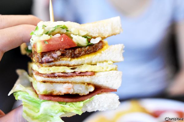 【新北。美食】 新莊 / Ça Va 早安•日安，巷弄內高CP值早午餐，豪華總匯拼盤，完整Menu，近捷運新莊站 / 近新莊運動公園