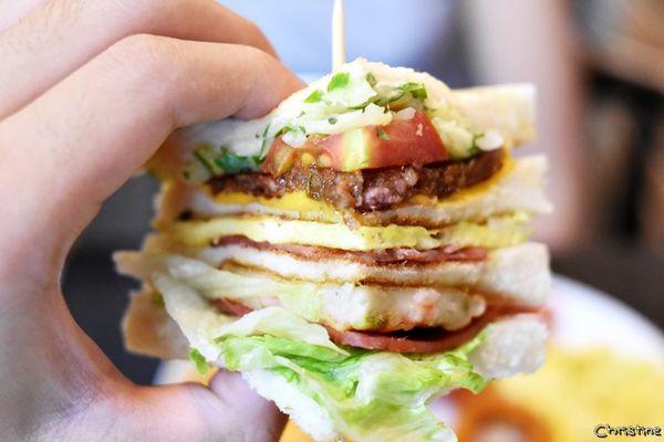 【新北。美食】 新莊 / Ça Va 早安•日安，巷弄內高CP值早午餐，豪華總匯拼盤，完整Menu，近捷運新莊站 / 近新莊運動公園