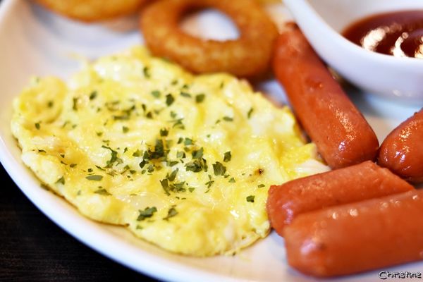 【新北。美食】 新莊 / Ça Va 早安•日安，巷弄內高CP值早午餐，豪華總匯拼盤，完整Menu，近捷運新莊站 / 近新莊運動公園