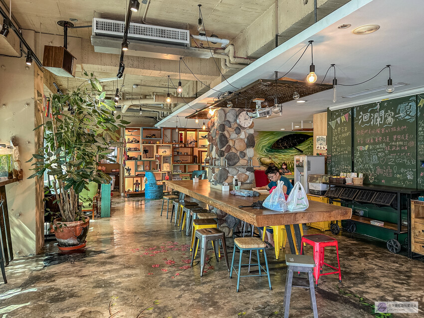 享受高性價比住宿就在洄瀾窩青年旅舍!位於花蓮火車站前,提供舒適的住宿環境,加上國旅補助,最低0元入住,讓旅程更輕鬆。