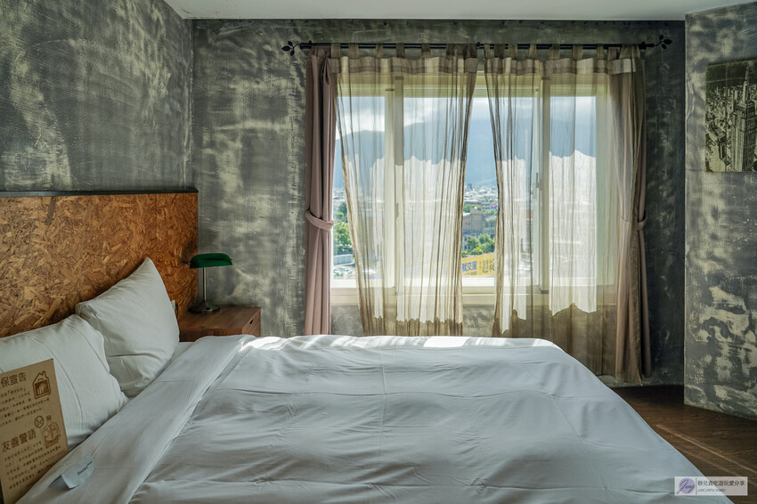 享受高性價比住宿就在洄瀾窩青年旅舍!位於花蓮火車站前,提供舒適的住宿環境,加上國旅補助,最低0元入住,讓旅程更輕鬆。